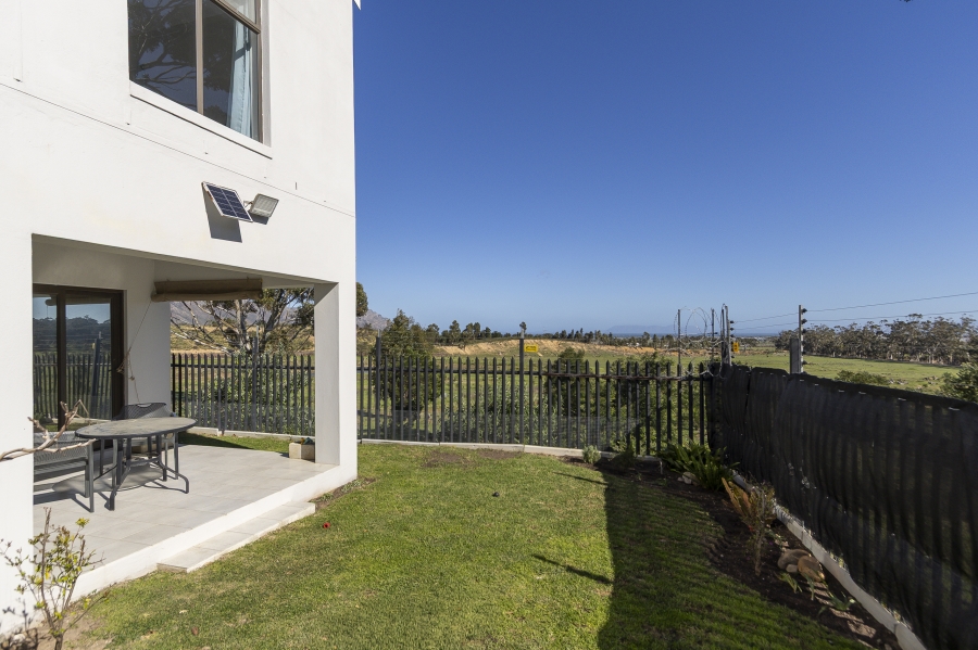 6 Bedroom Property for Sale in Sir Lowrys Pass Village Western Cape